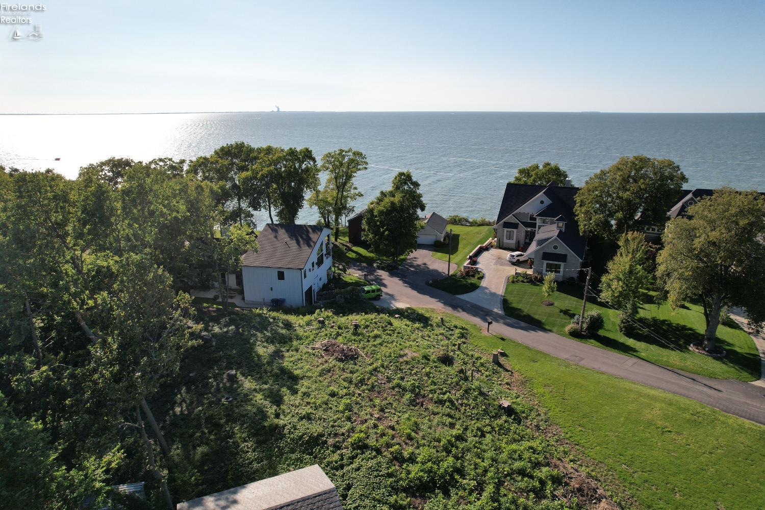 4264 East Cliff Road Port Clinton, OH 43452 - Photo 3 of 17 Gallery Image 3