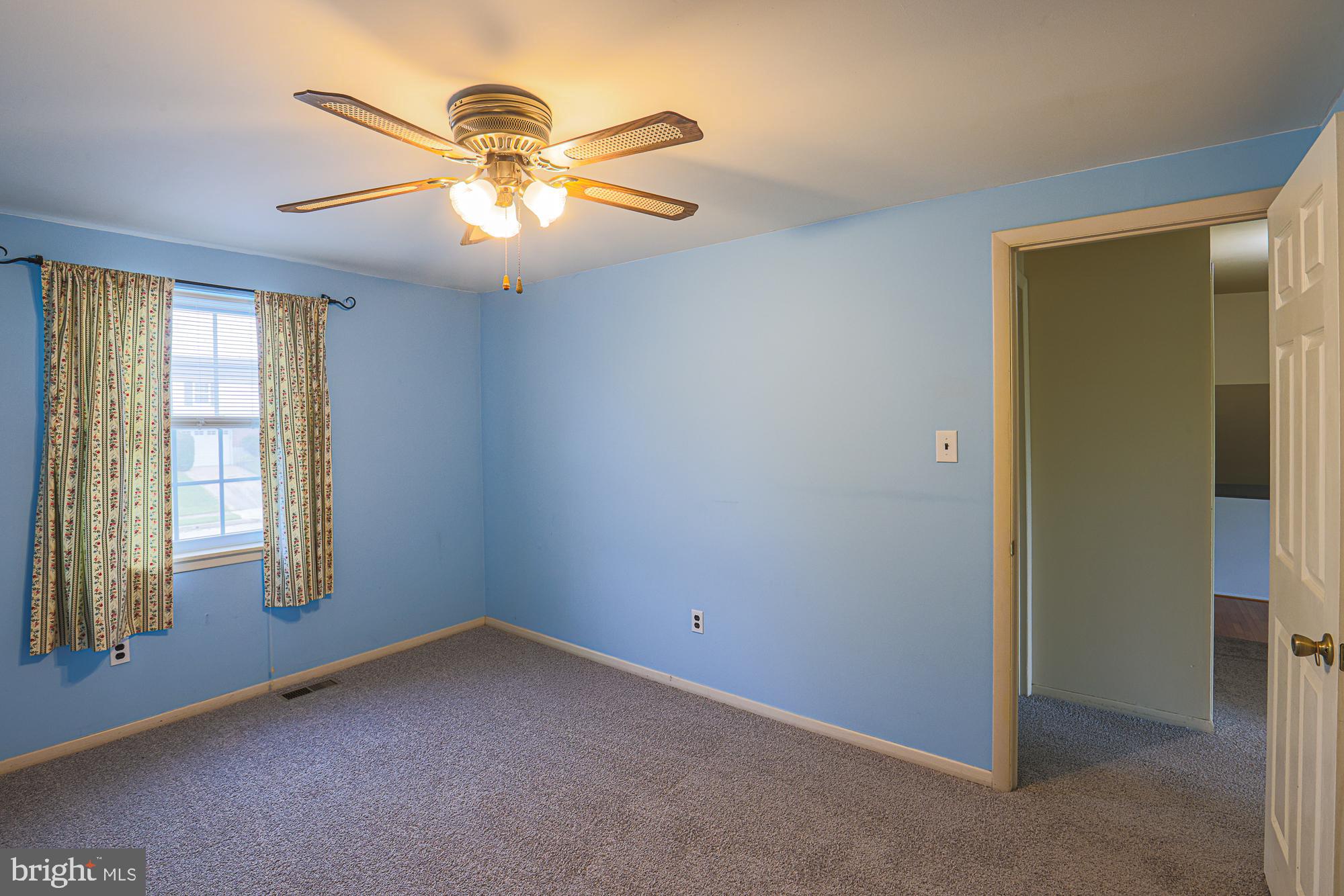 3923 Millner Road Baltimore, MD 21236 - Photo 23 of 38 an empty room with windows and fan