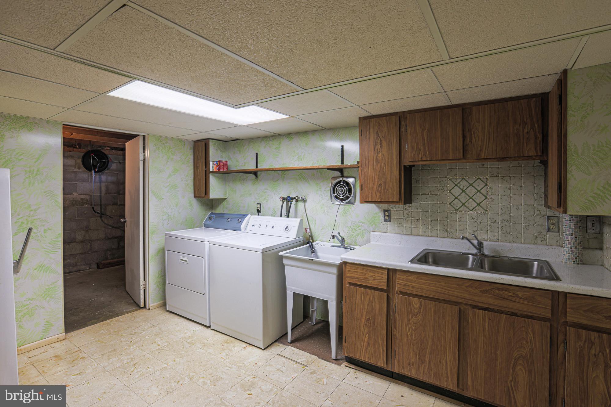 3923 Millner Road Baltimore, MD 21236 - Photo 31 of 38 a utility room with cabinets