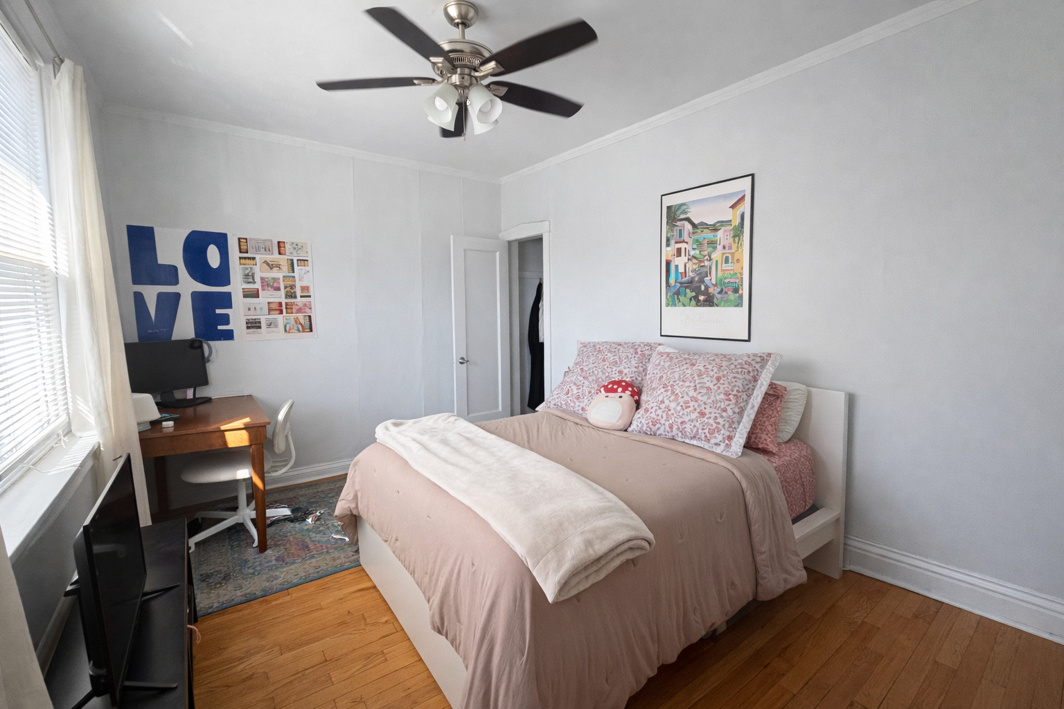 2461 North Clark Street, Unit 3 Chicago, IL 60614 - Photo 5 of 10 a bedroom with a bed and a desk