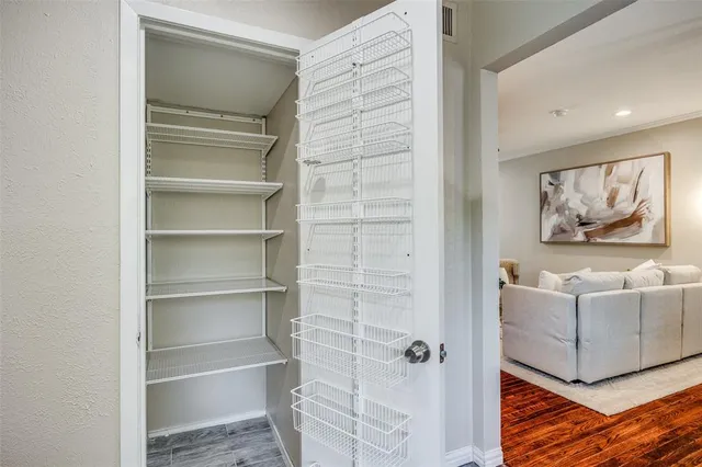 $1,800 | 5010 North Hall Street, Dallas, TX 75235