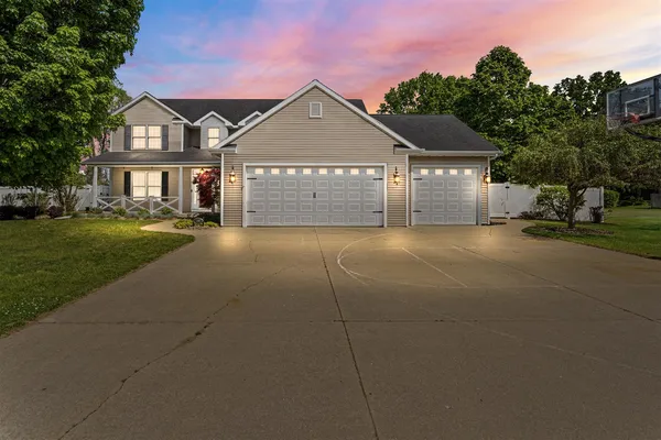 $695,000 | 4292 South Royal Curve, St. Joseph, MI 49085