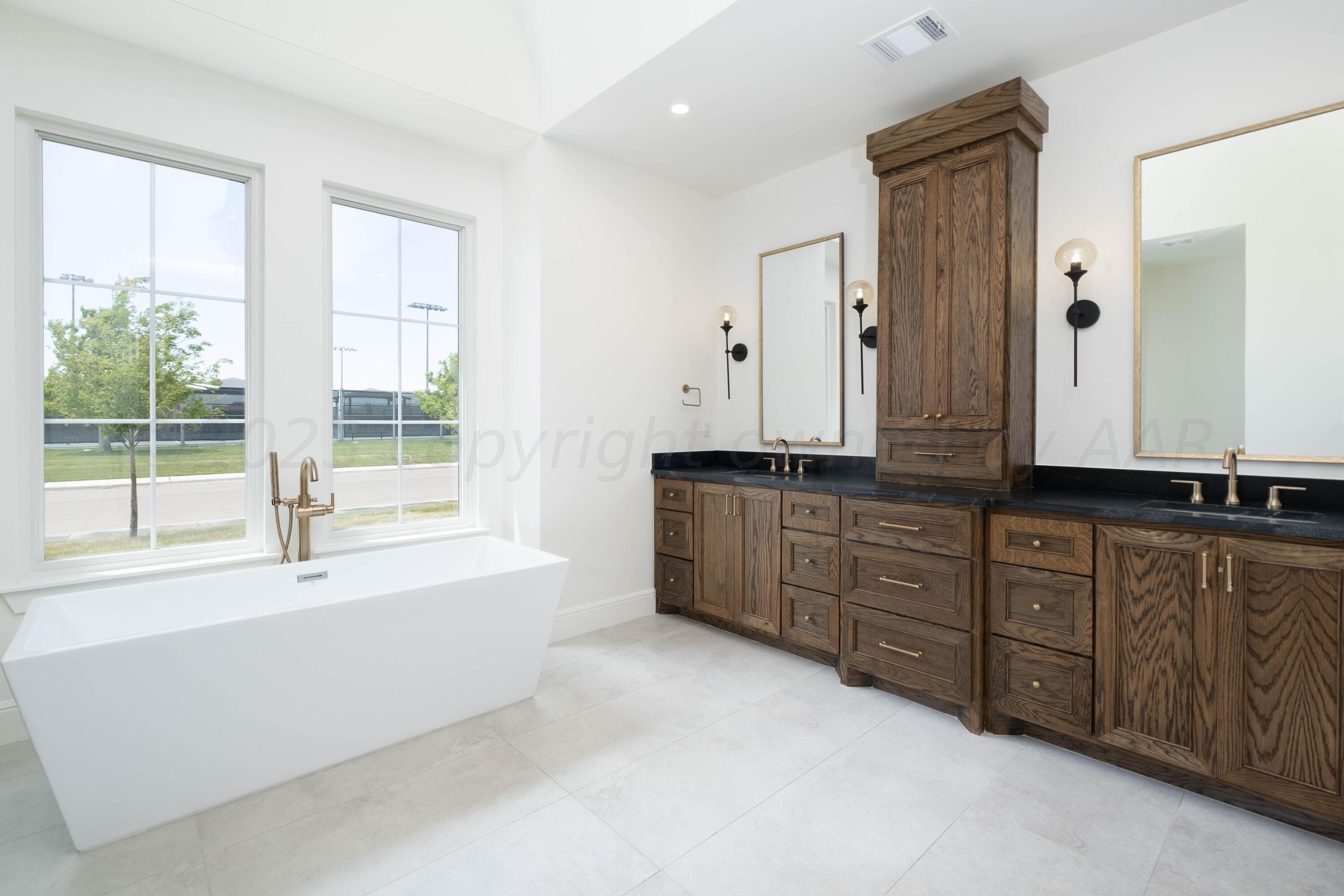 9411 Meadow Ridge Amarillo, TX 79118 - Photo 20 of 40 Primary Bath 2 (Overview)