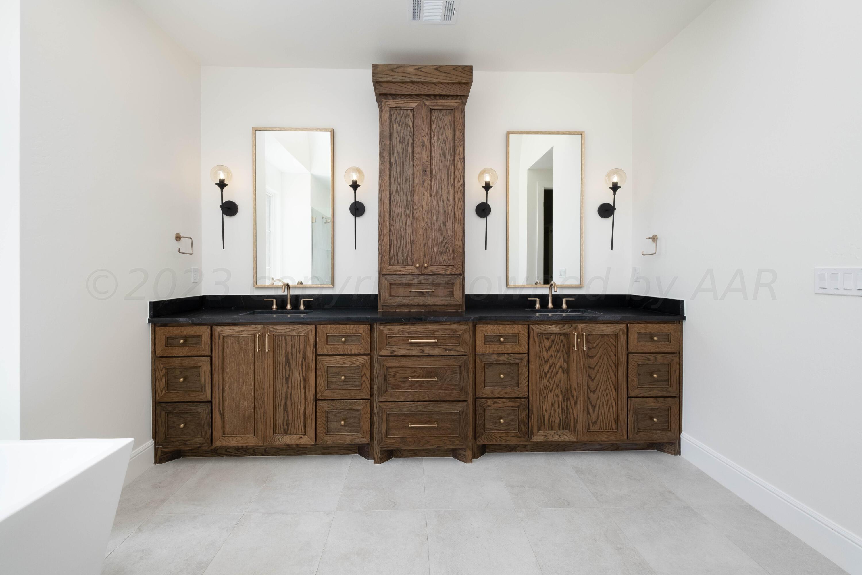9411 Meadow Ridge Amarillo, TX 79118 - Photo 21 of 40 Primary Bath 3 (Vanities)
