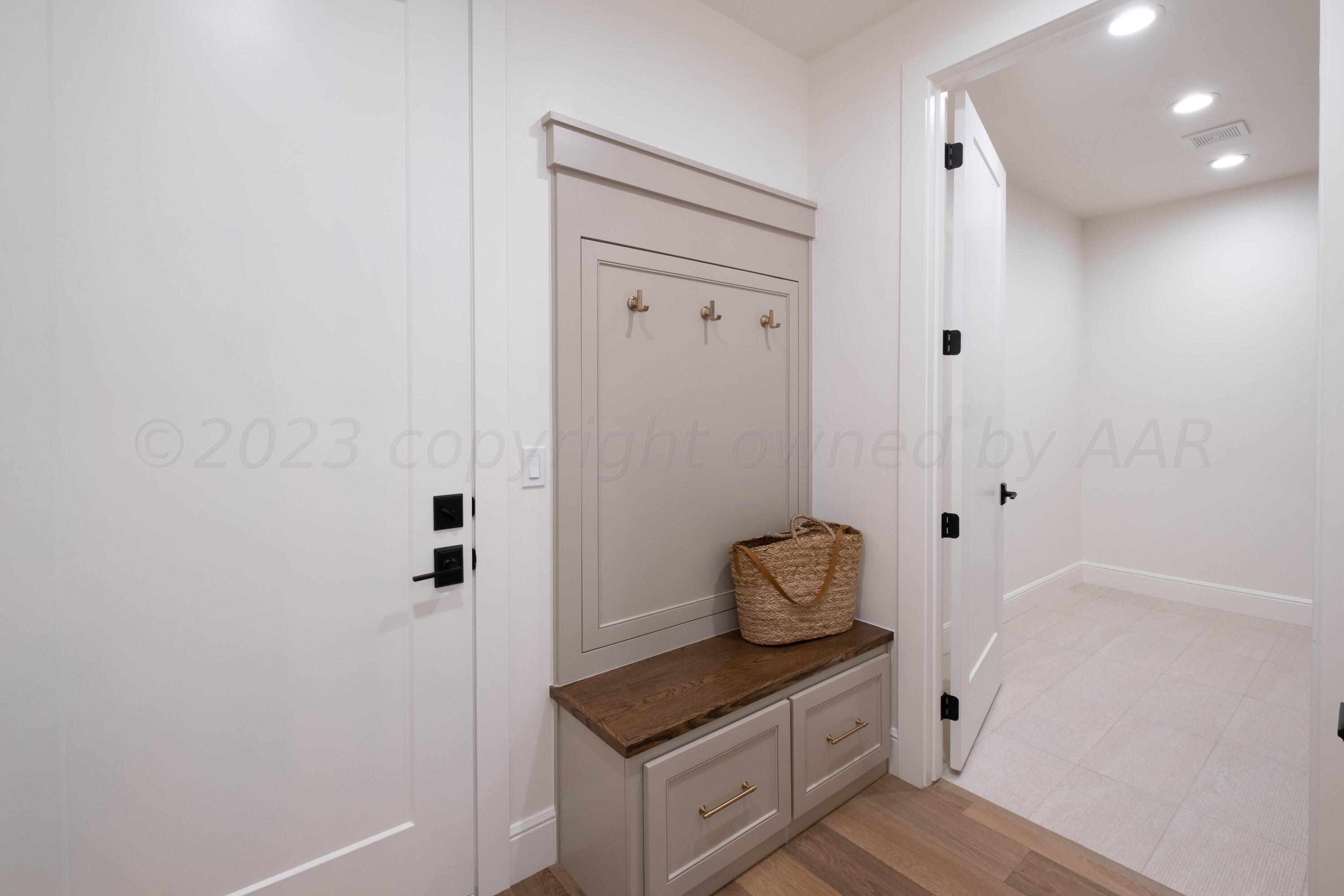 9411 Meadow Ridge Amarillo, TX 79118 - Photo 39 of 40 Mudroom