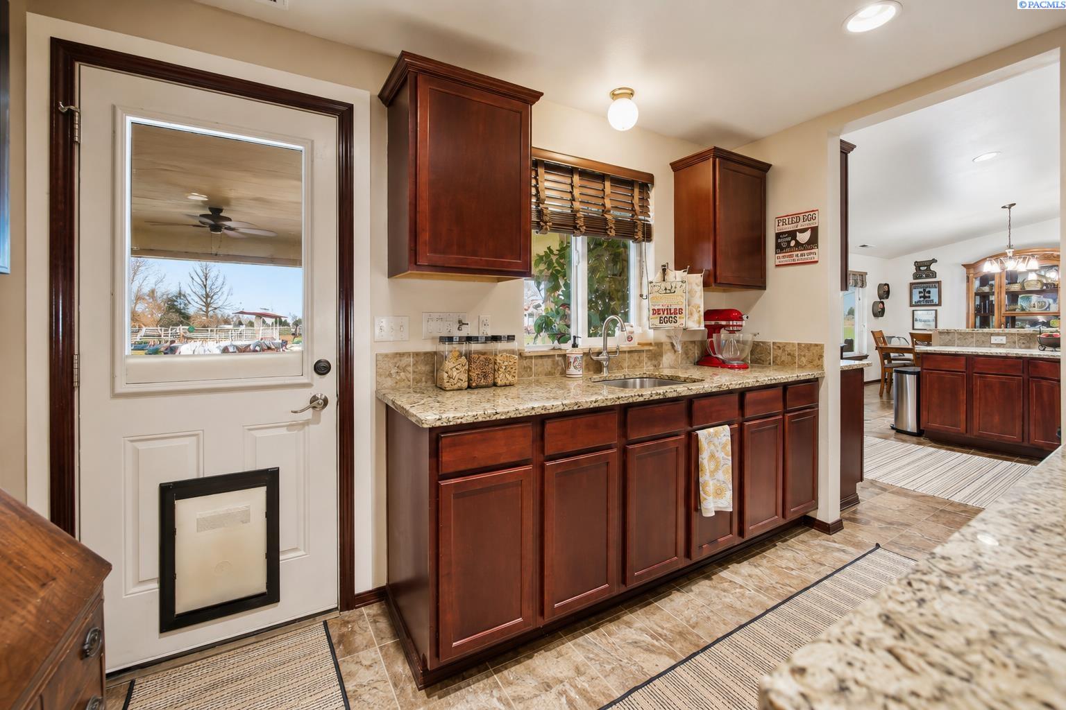 223108 East Perkins Road Kennewick, WA 99337 - Photo 38 of 49 Gallery Image 38