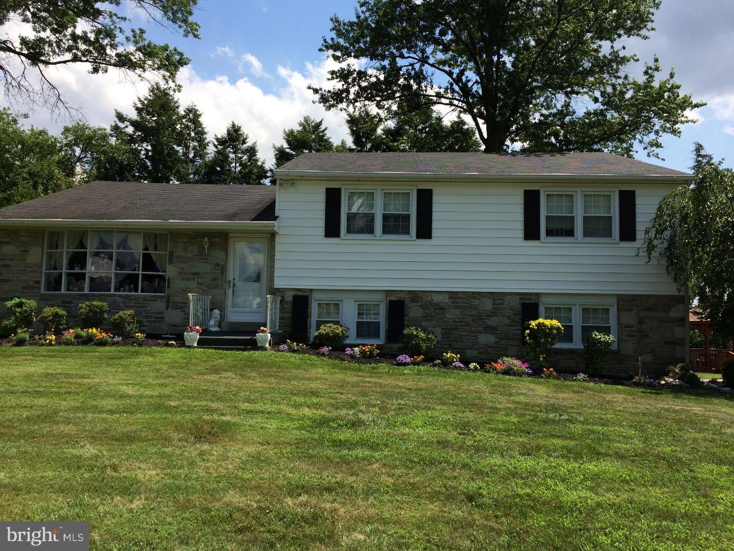 2415 Steven Road Huntingdon Valley, PA 19006 - Photo 1 of 25
