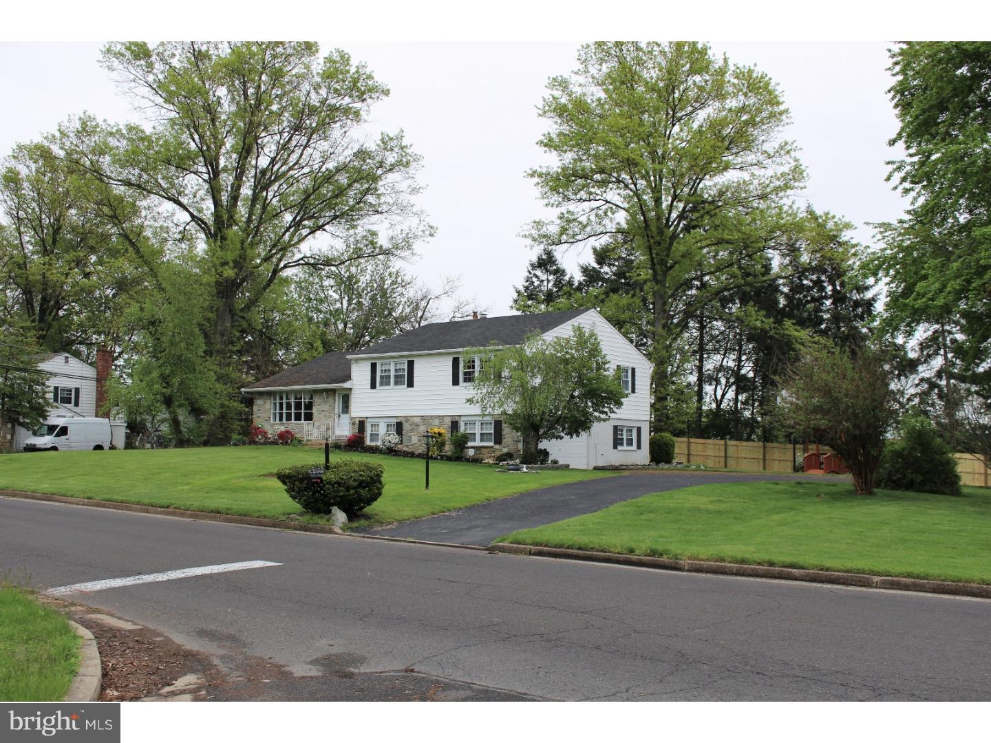 2415 Steven Road Huntingdon Valley, PA 19006 - Photo 2 of 25