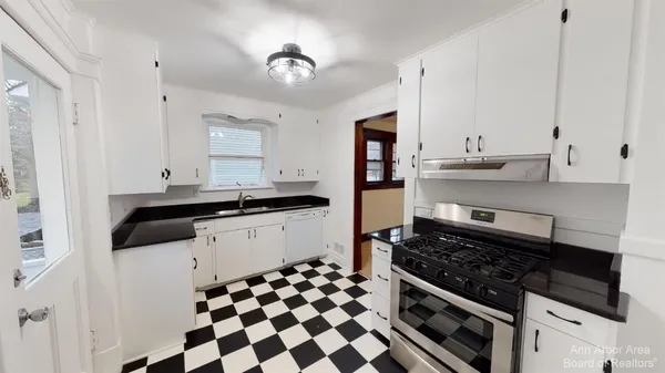 $2,500 | 1705 Jackson Avenue, Ann Arbor, MI 48103