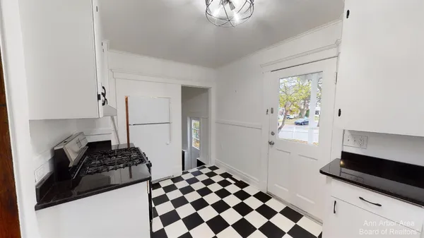 $2,500 | 1705 Jackson Avenue, Ann Arbor, MI 48103