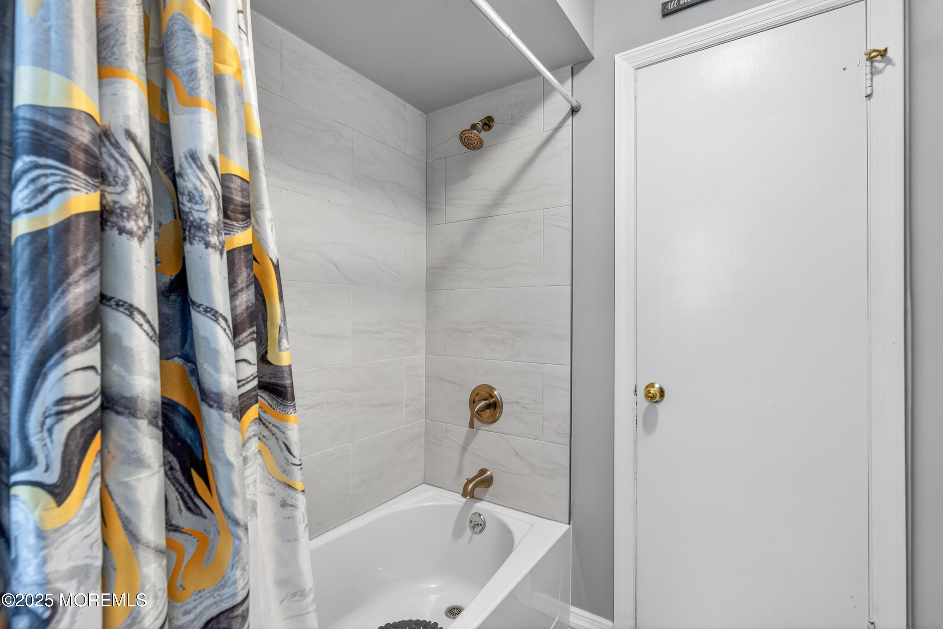 35 Heather Road Toms River, NJ 08753 - Photo 21 of 40 a bathroom with a bathtub and a shower