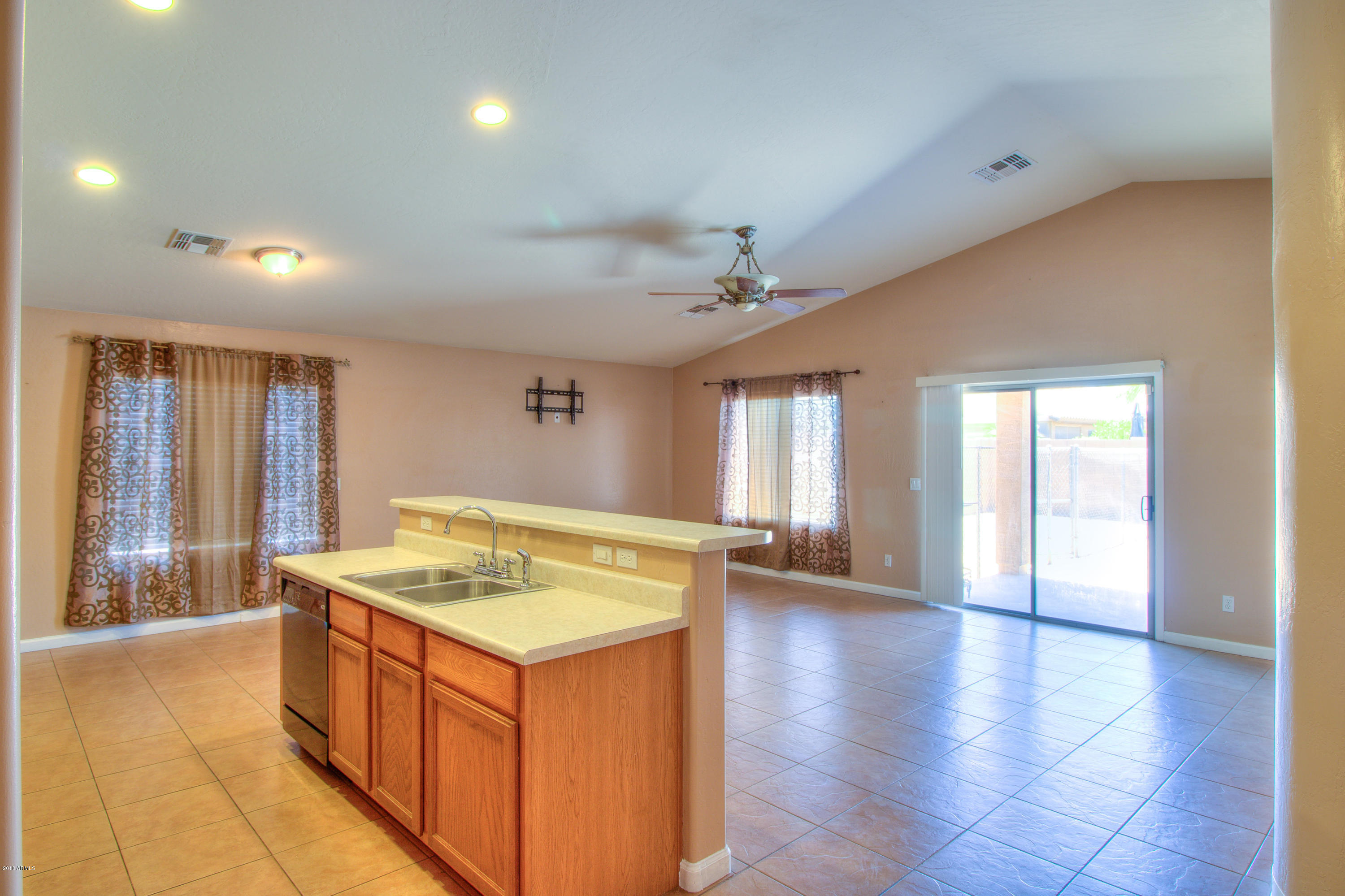 46137 West Tucker Road Maricopa, AZ 85139 - Photo 4 of 36 16