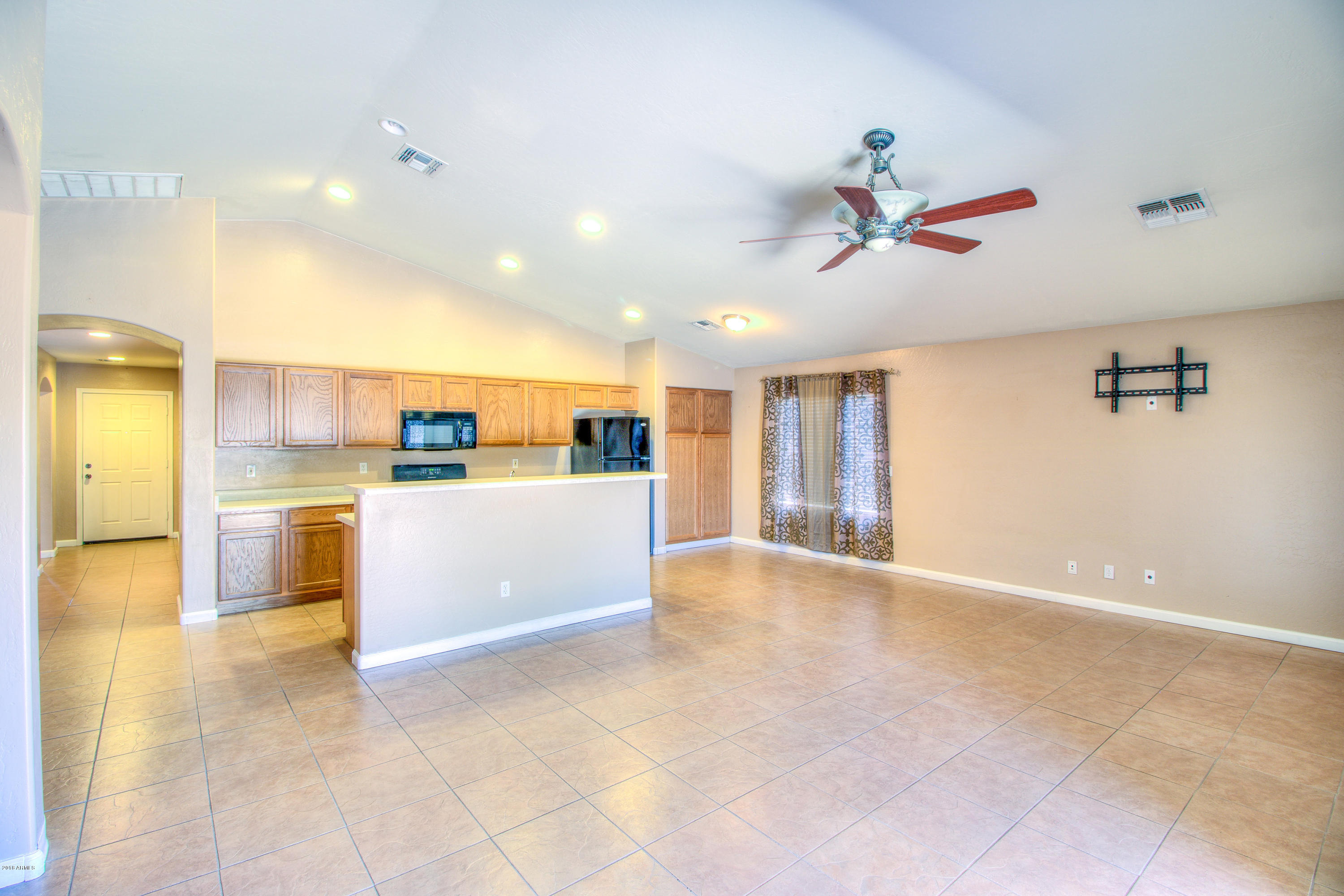 46137 West Tucker Road Maricopa, AZ 85139 - Photo 7 of 36 20