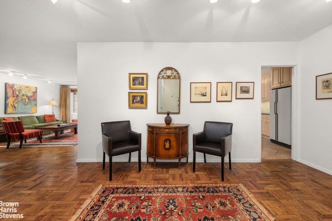 10 East 70th Street, Unit 2D Manhattan, NY 10021 - Photo 2 of 8