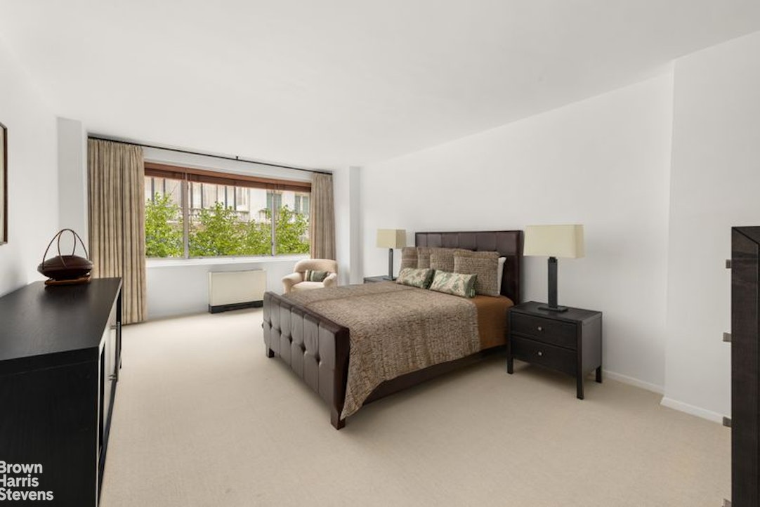 10 East 70th Street, Unit 2D Manhattan, NY 10021 - Photo 5 of 8