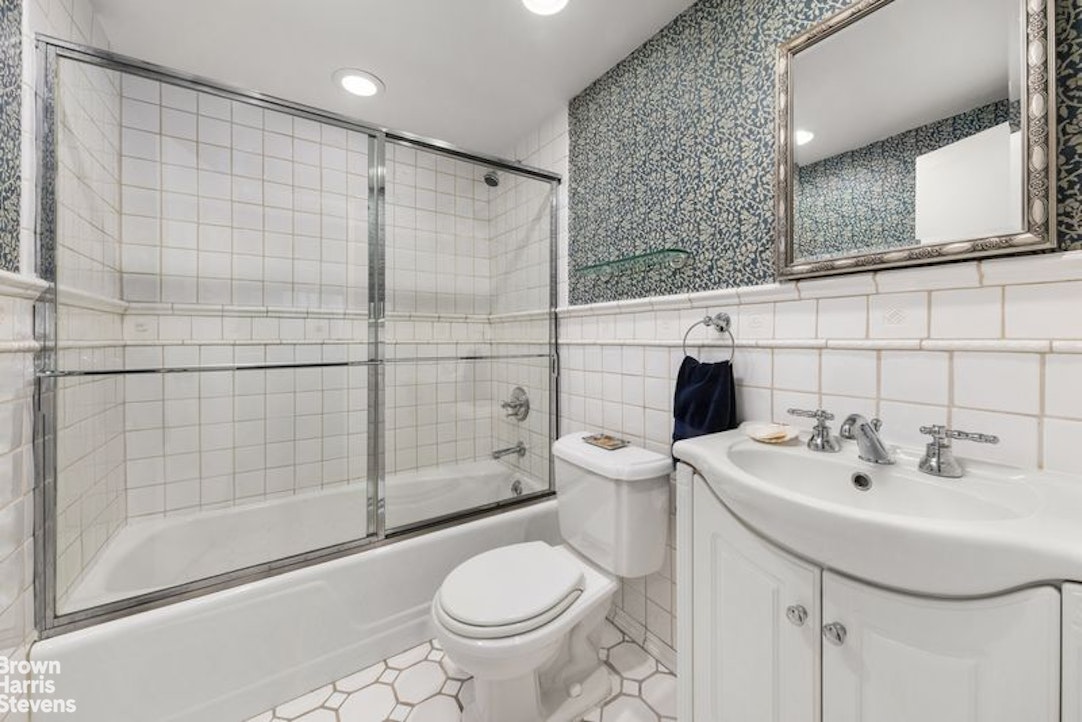 10 East 70th Street, Unit 2D Manhattan, NY 10021 - Photo 6 of 8