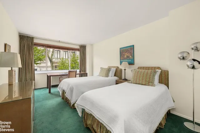 $2,395,000 | 10 East 70th Street, Unit 2D | Lenox Hill