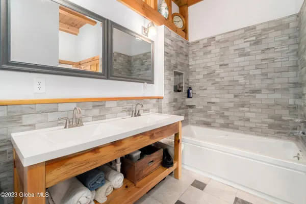 $2,800 | 221 Young Road, Greenfield, NY 12850