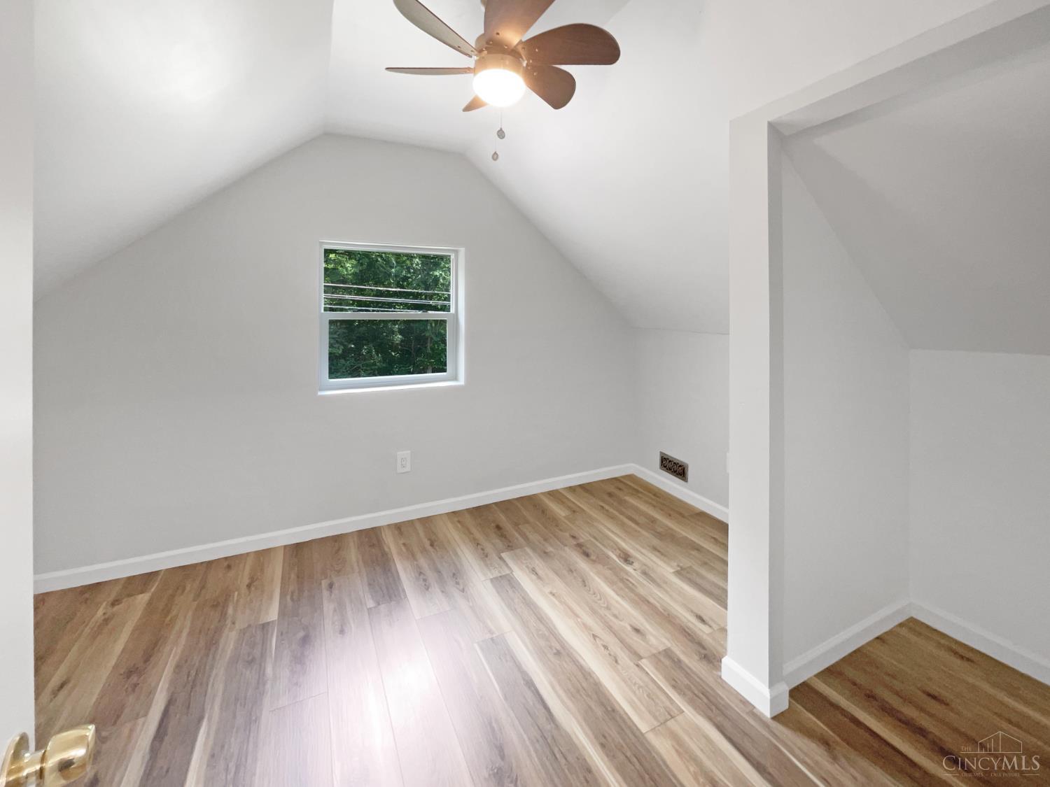 155 Bonham Road Cincinnati, OH 45215 - Photo 13 of 30