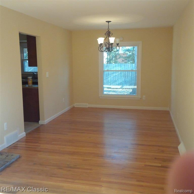 29836 Fall River Road Southfield, MI 48076 - Photo 5 of 17 IMG_00000277.jpg