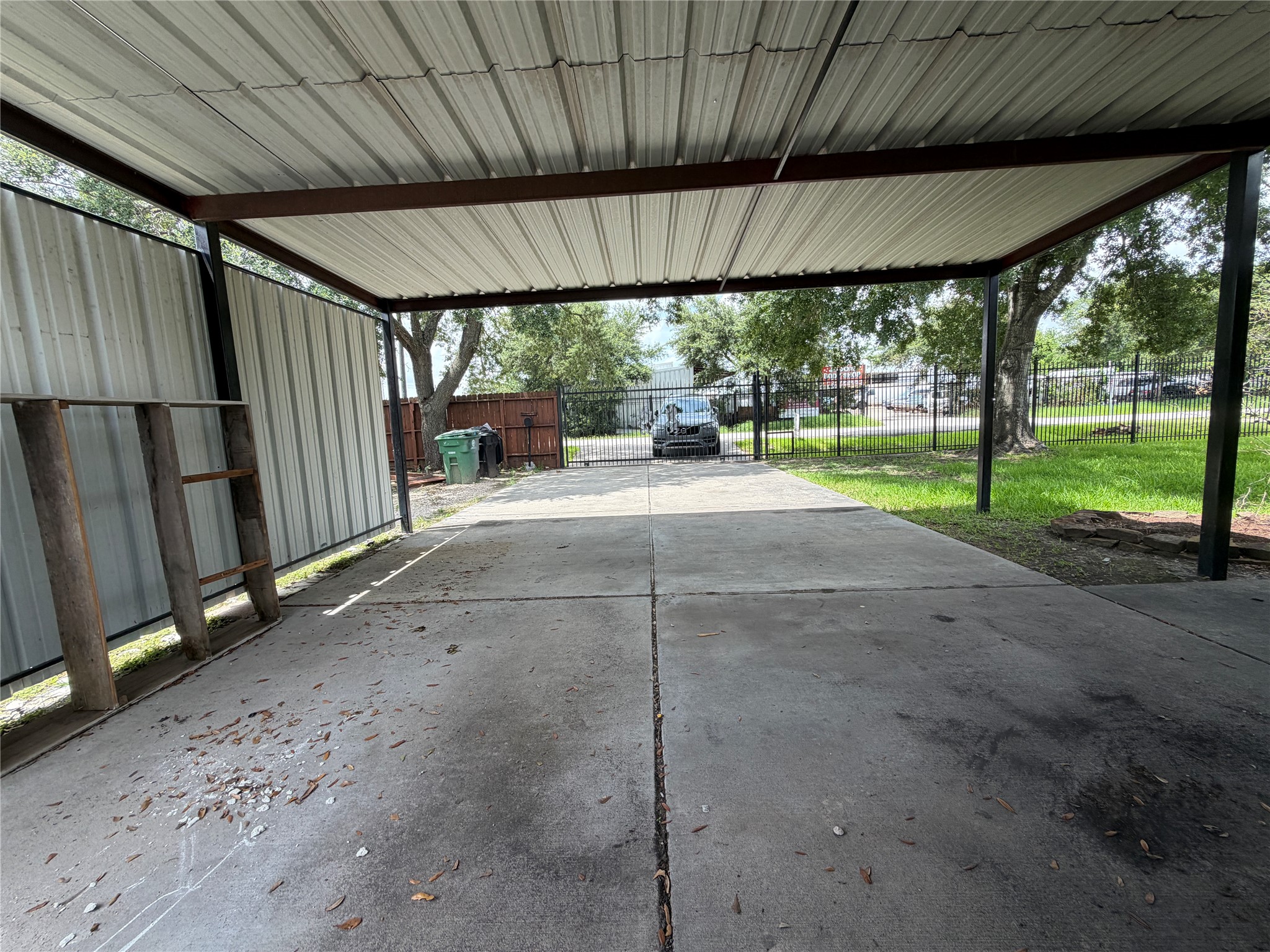 6009 Maple Street Houston, TX 77074 - Photo 9 of 11 a view of a backyard of the house