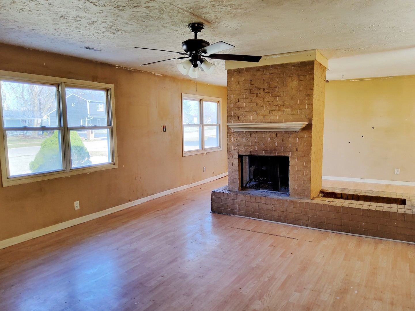 547 Redwood Road Bolingbrook, IL 60440 - Photo 4 of 23