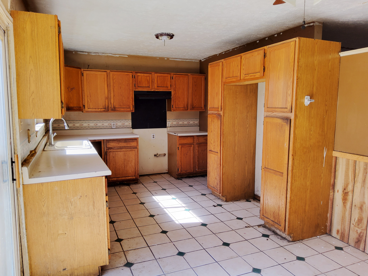 547 Redwood Road Bolingbrook, IL 60440 - Photo 8 of 23