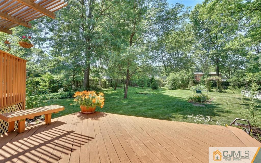 21 Peake Road Edison, NJ 08837 - Photo 22 of 24 a view of a backyard with sitting area