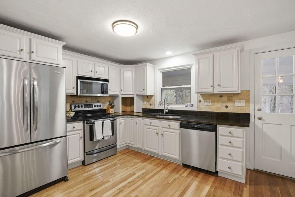 210 Bianca Road Duxbury, MA 02332 - Photo 8 of 33 Gallery Image 8