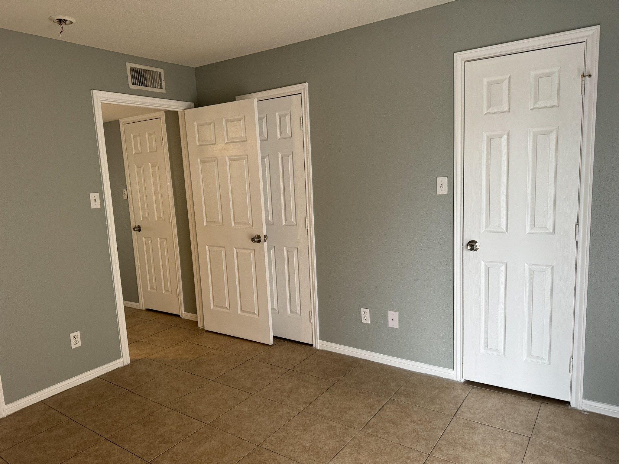 10100 South Gessner Road, Unit 106 Houston, TX 77071 - Photo 9 of 12 Bedroom with closets