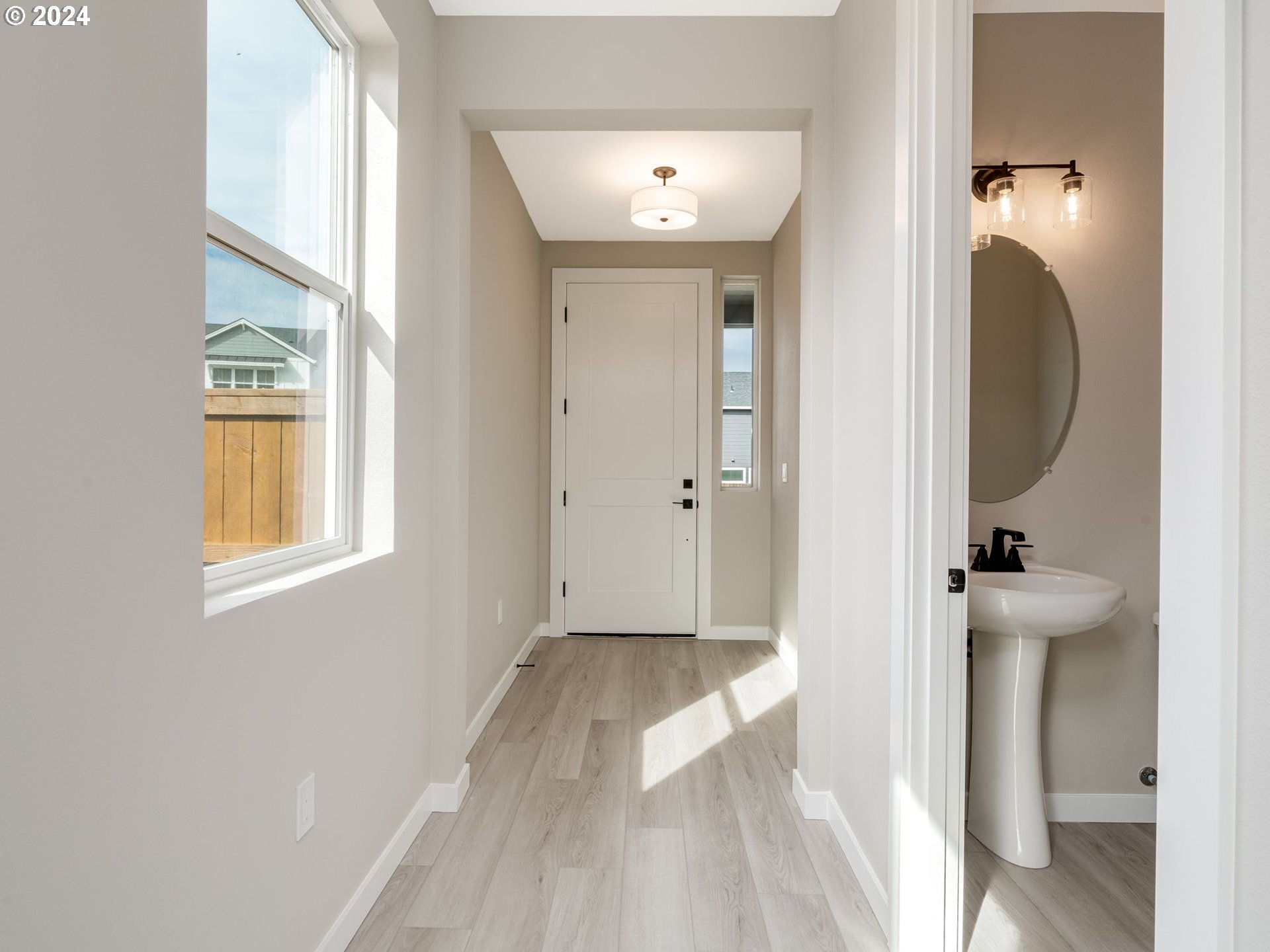 12320 Southwest Trask Street Beaverton, OR 97007 - Photo 9 of 48 Entrance/Foyer