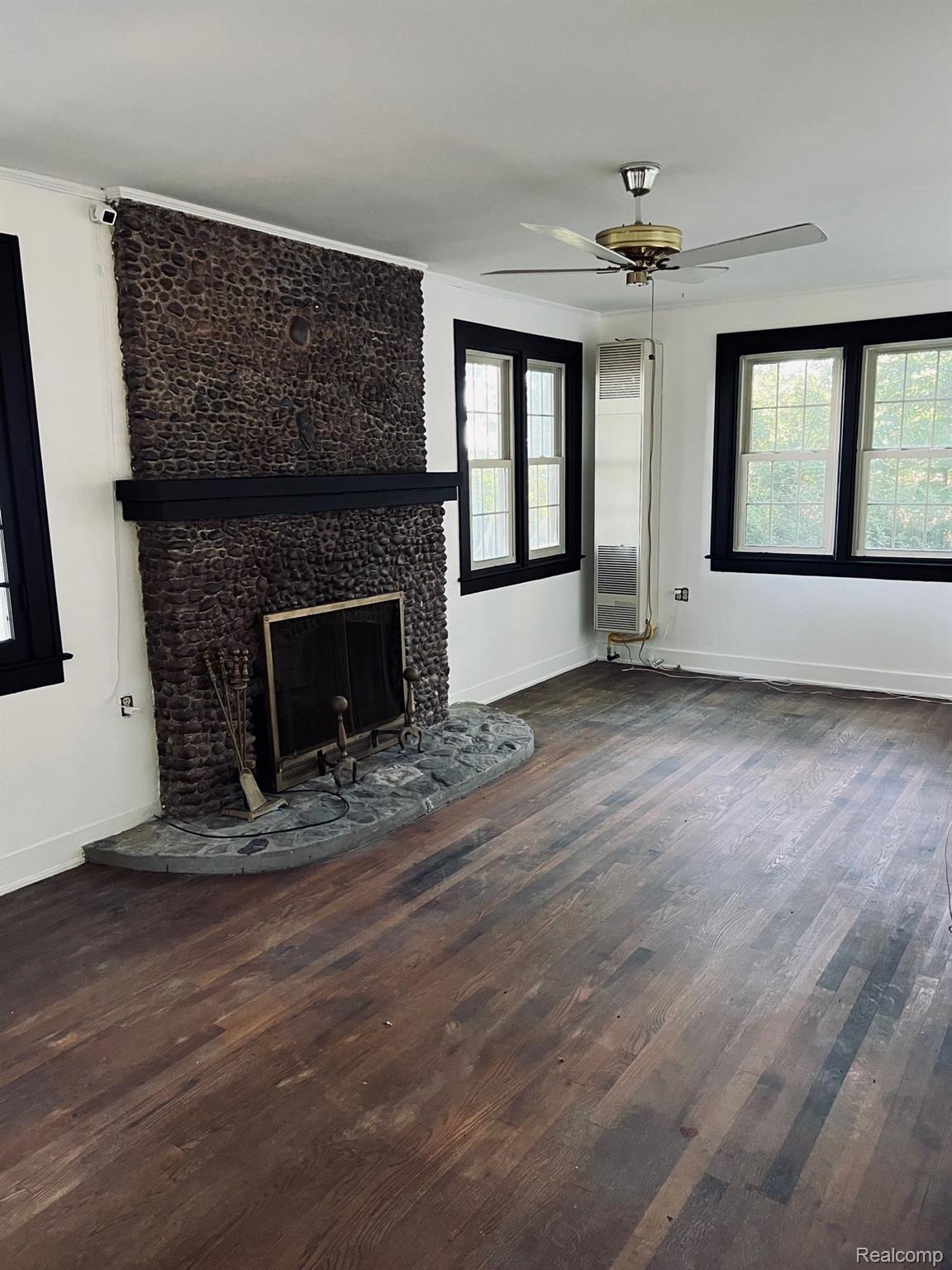 2281 Lakeshore Road Applegate, MI 48401 - Photo 9 of 13 Gallery Image 9