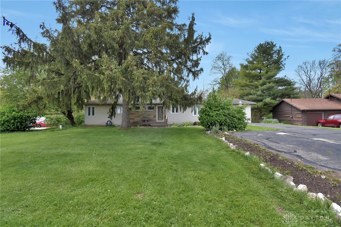 2155 Selma Road Springfield, OH 45505 - Photo 1 of 27