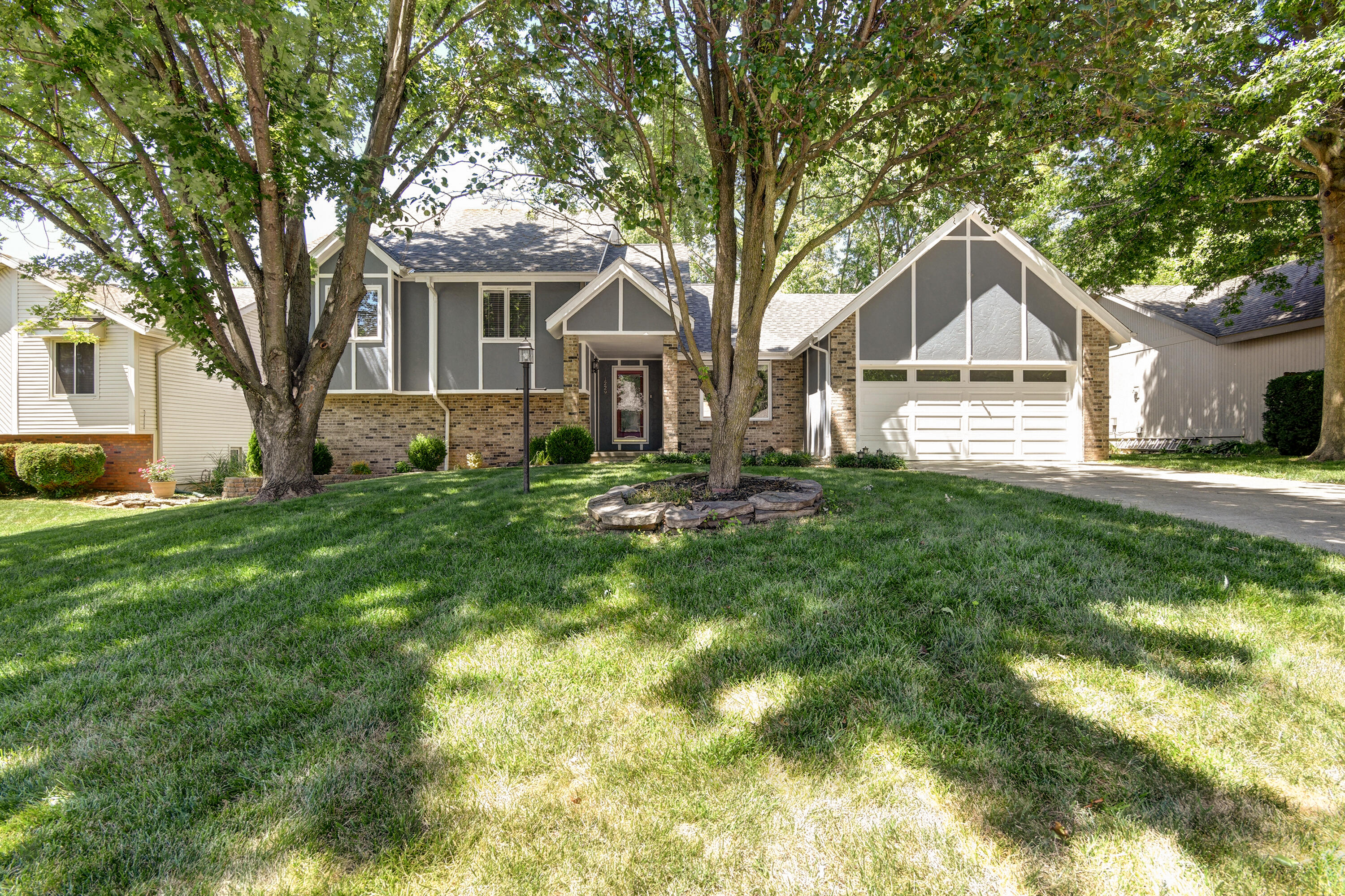 1229 East Highpoint Street Springfield, MO 65804 - Photo 1 of 1 1229 E Highpoint-1