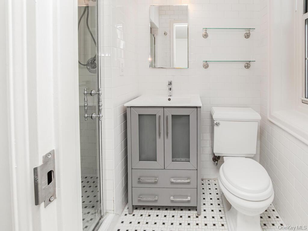 1332 Midland Avenue, Unit 3F Bronxville, NY 10708 - Photo 19 of 23 Primary Bathroom