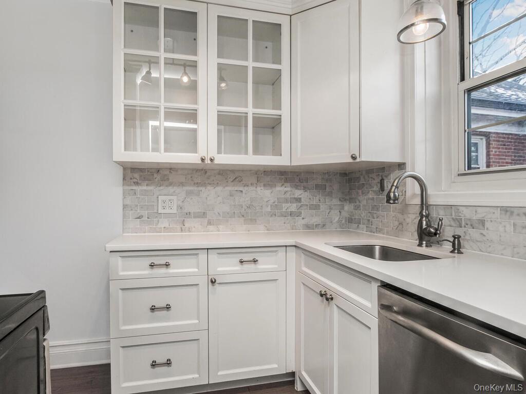 1332 Midland Avenue, Unit 3F Bronxville, NY 10708 - Photo 10 of 23 Beautiful kitchen