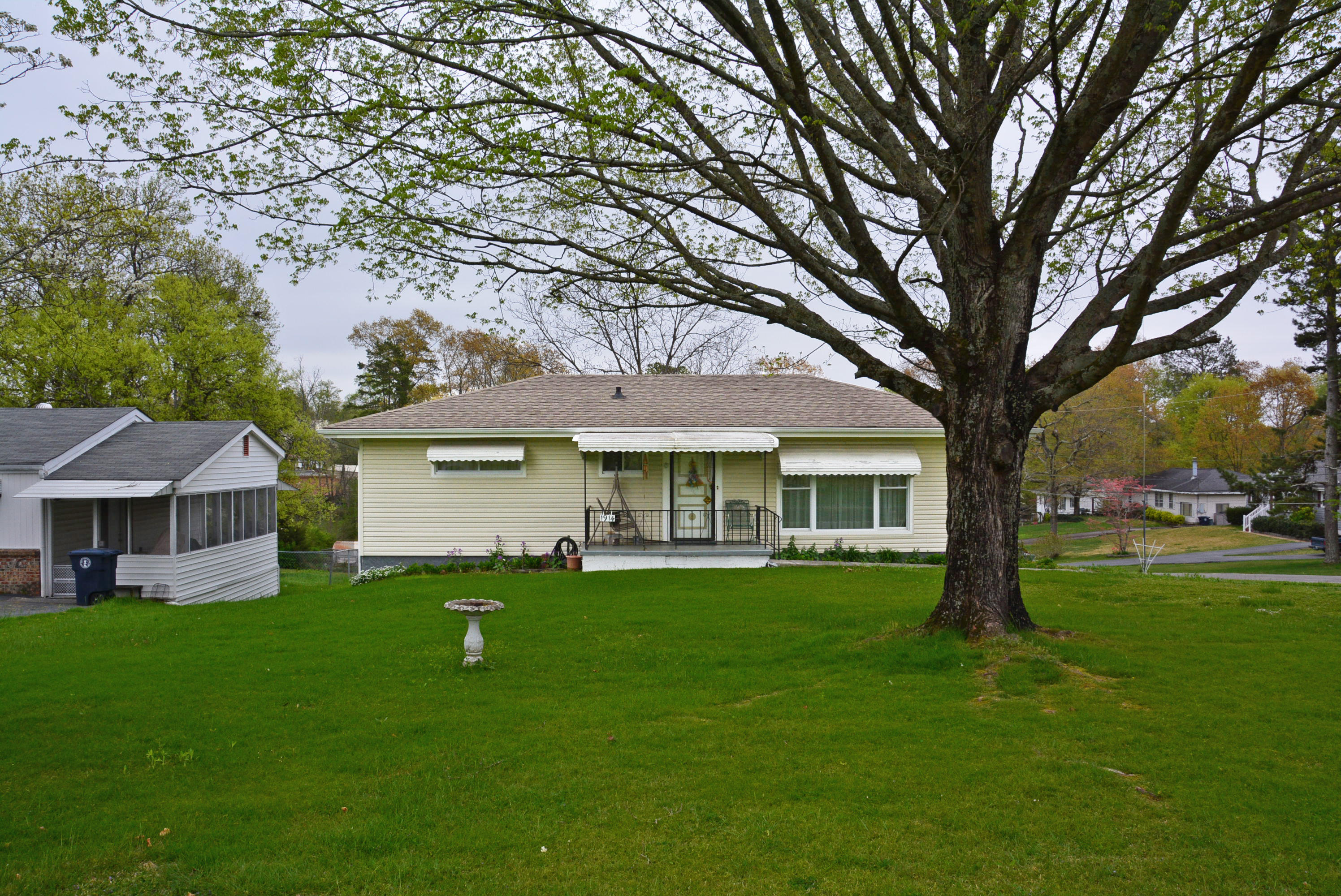 1914 Close Road, Unit 4 Chattanooga, TN 37412 - Photo 3 of 25 .