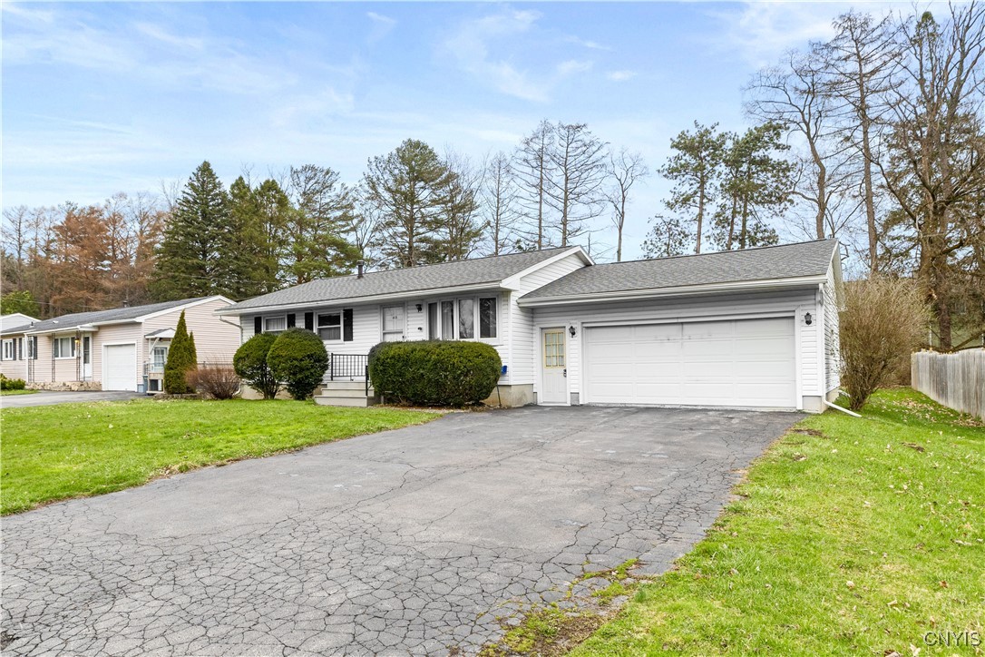 418 Fiore Drive Utica, NY 13502 - Photo 3 of 22