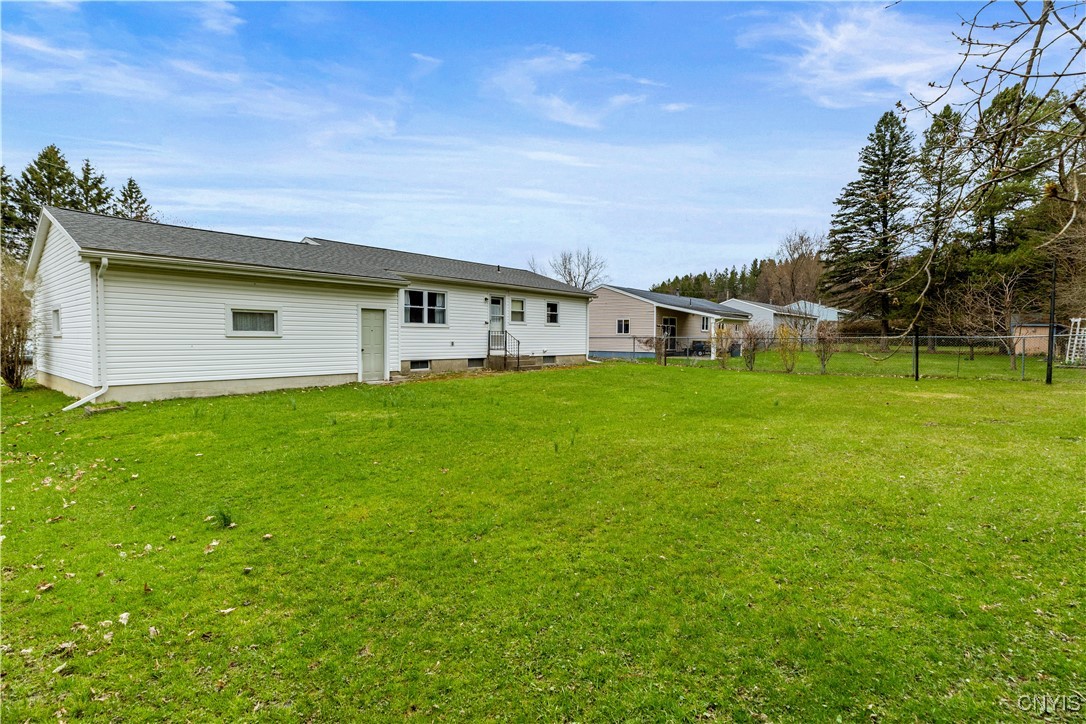 418 Fiore Drive Utica, NY 13502 - Photo 4 of 22