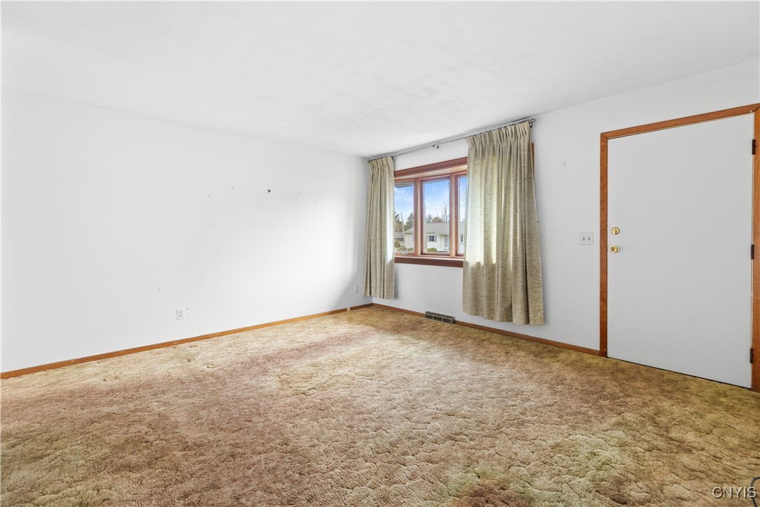 418 Fiore Drive Utica, NY 13502 - Photo 7 of 22