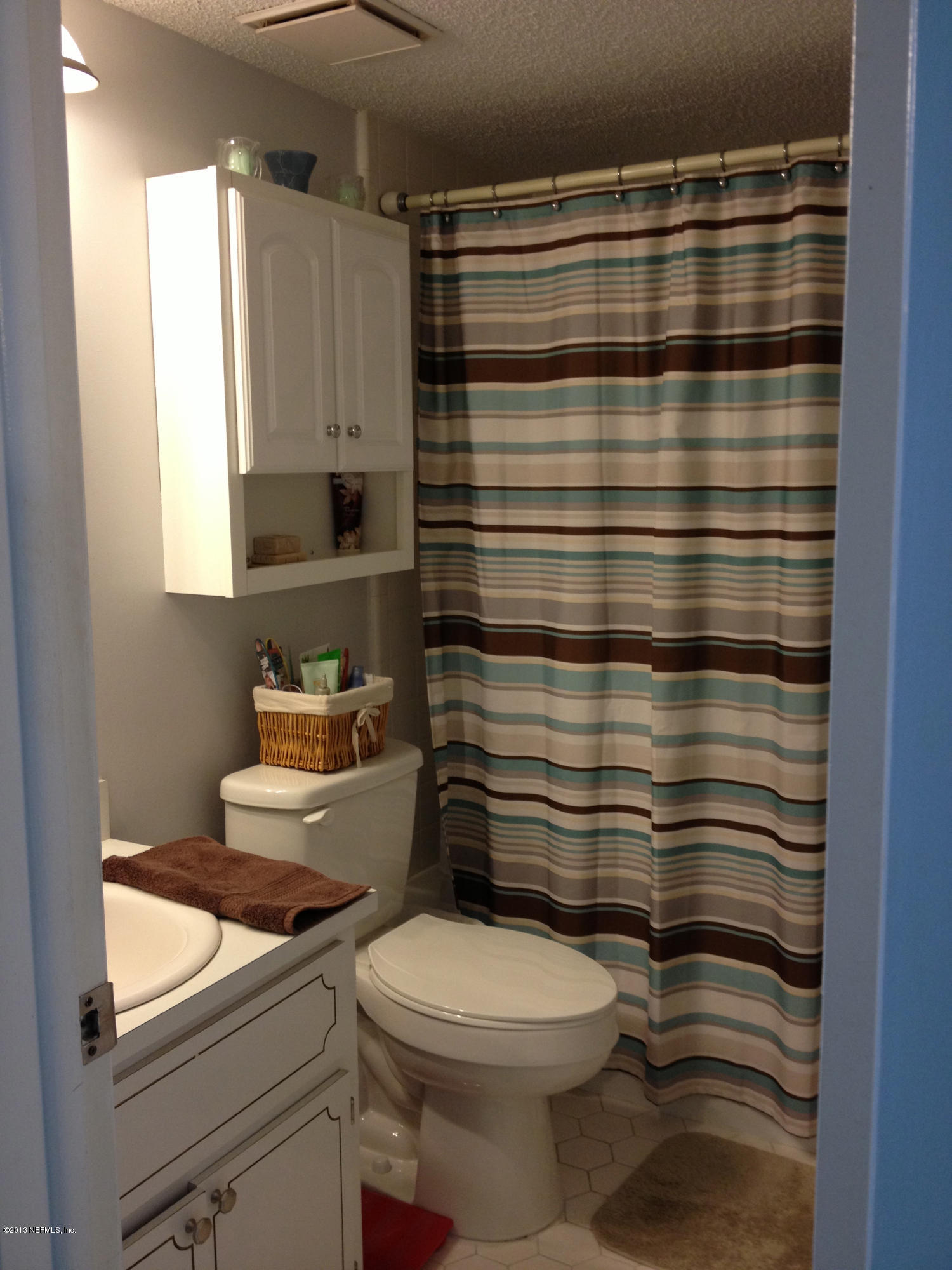 10564 Hampton Road Jacksonville, FL 32257 - Photo 9 of 15 bathroom