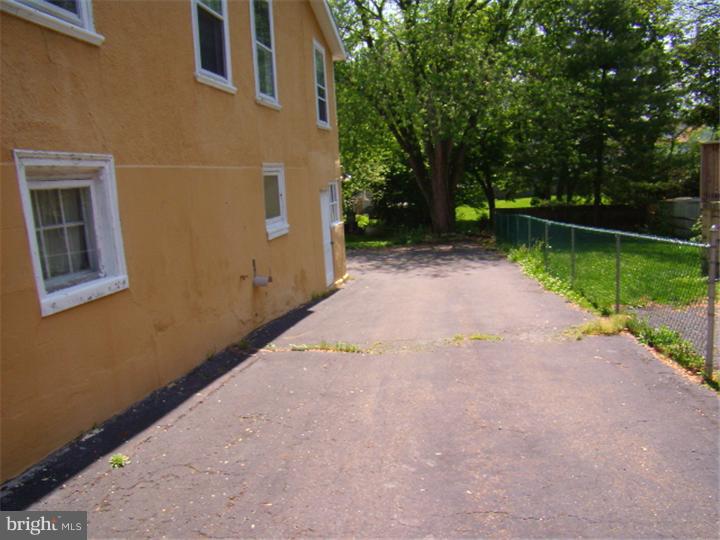 630 East Springfield Road Springfield, PA 19064 - Photo 6 of 21 Driveway
