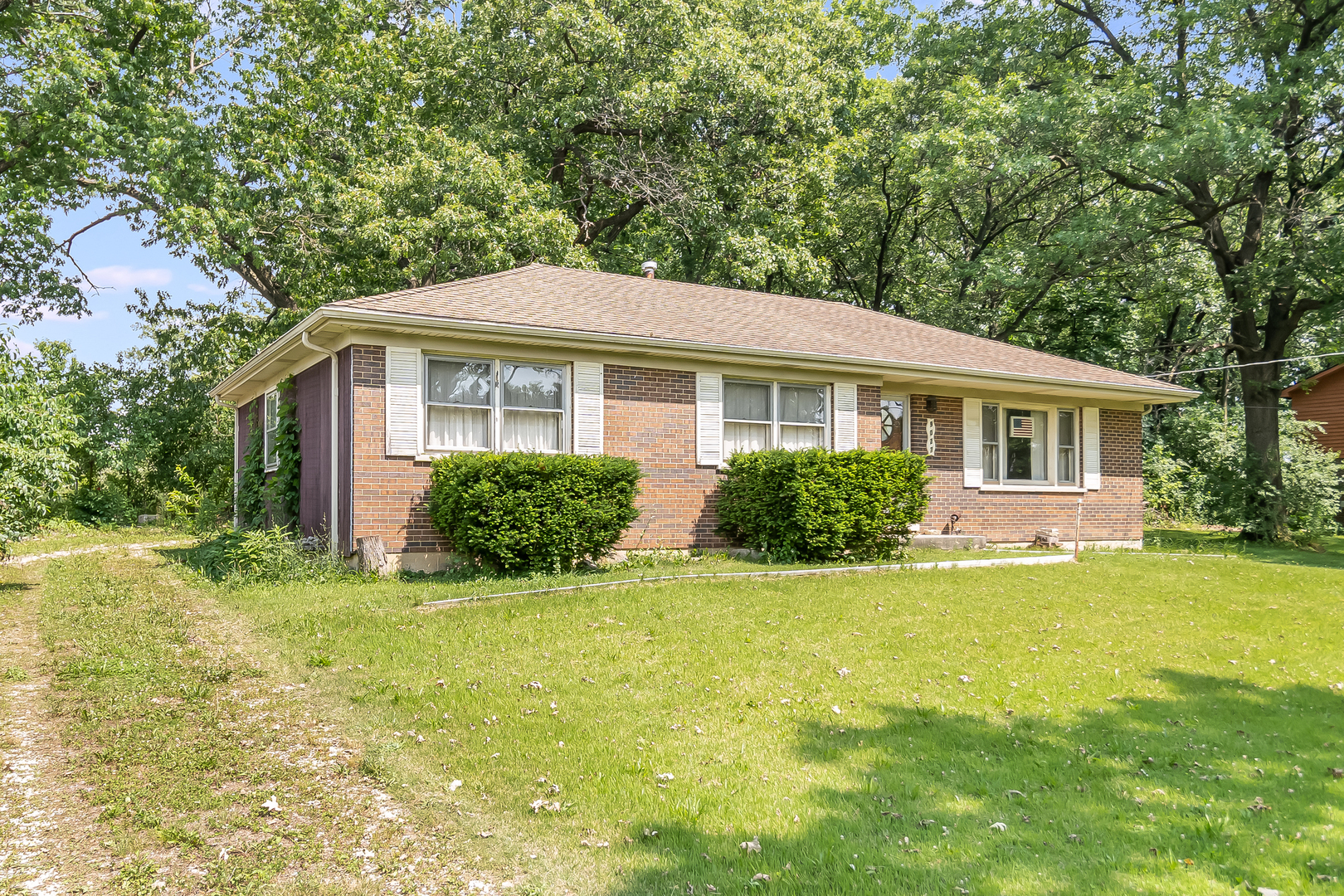 9027 Skyline Drive Burr Ridge, IL 60527 - Photo 2 of 21