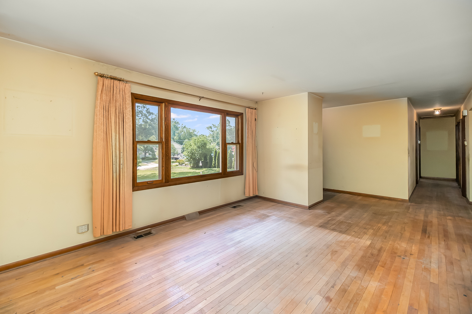 9027 Skyline Drive Burr Ridge, IL 60527 - Photo 3 of 21