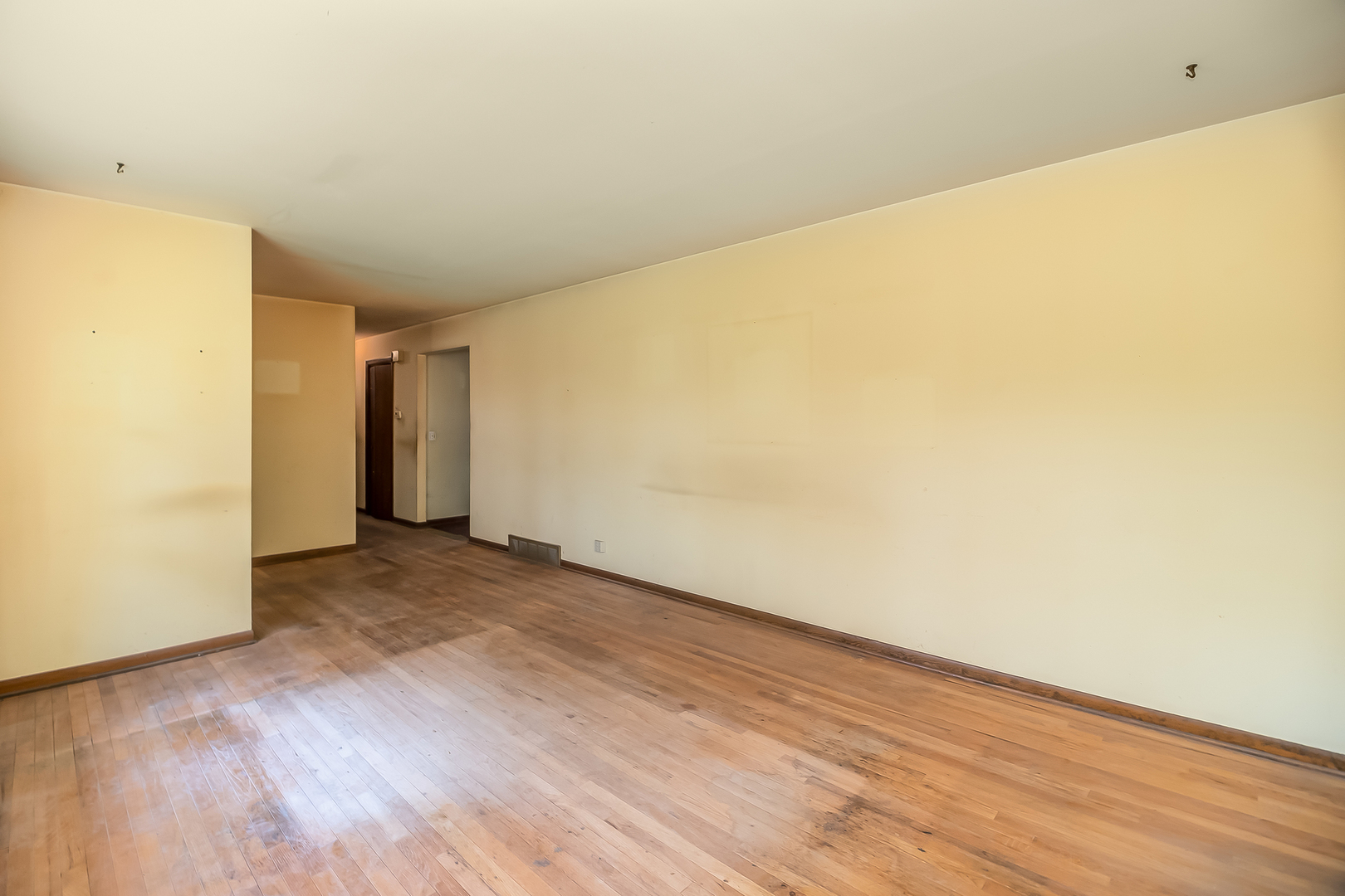 9027 Skyline Drive Burr Ridge, IL 60527 - Photo 4 of 21