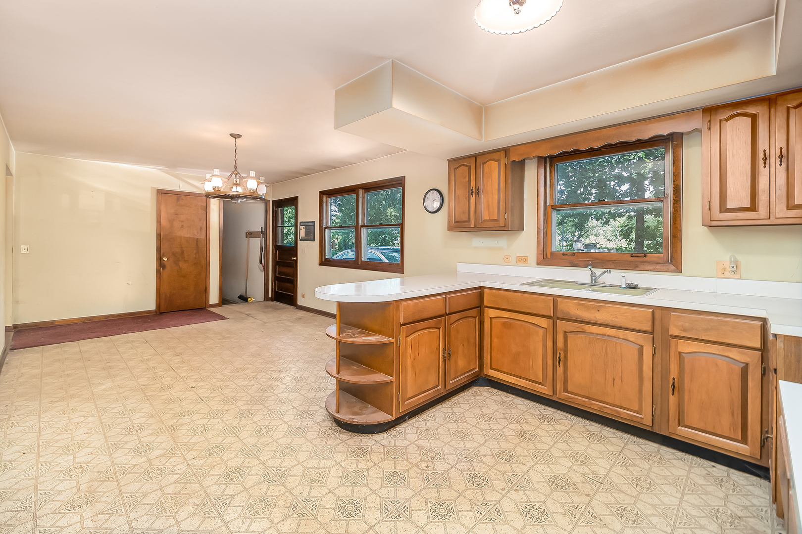 9027 Skyline Drive Burr Ridge, IL 60527 - Photo 7 of 21