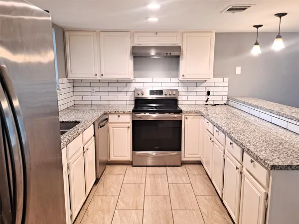 $2,000 | 2917 Bassingham Drive, Houston, TX 77339
