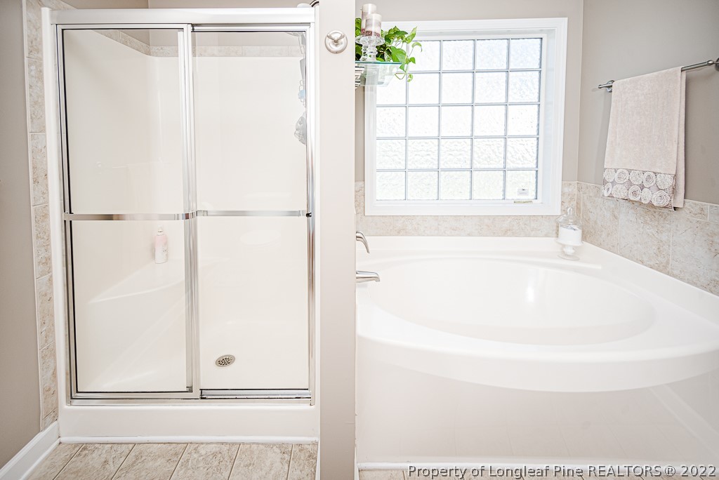 63 Colonist Place Cameron, NC 28326 - Photo 19 of 32 a bathroom with a bathtub