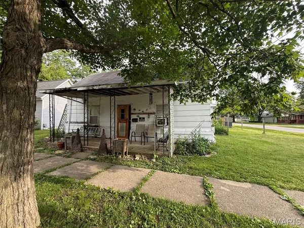 $40,000 | 623 West Second Street, St. Elmo, IL 62458