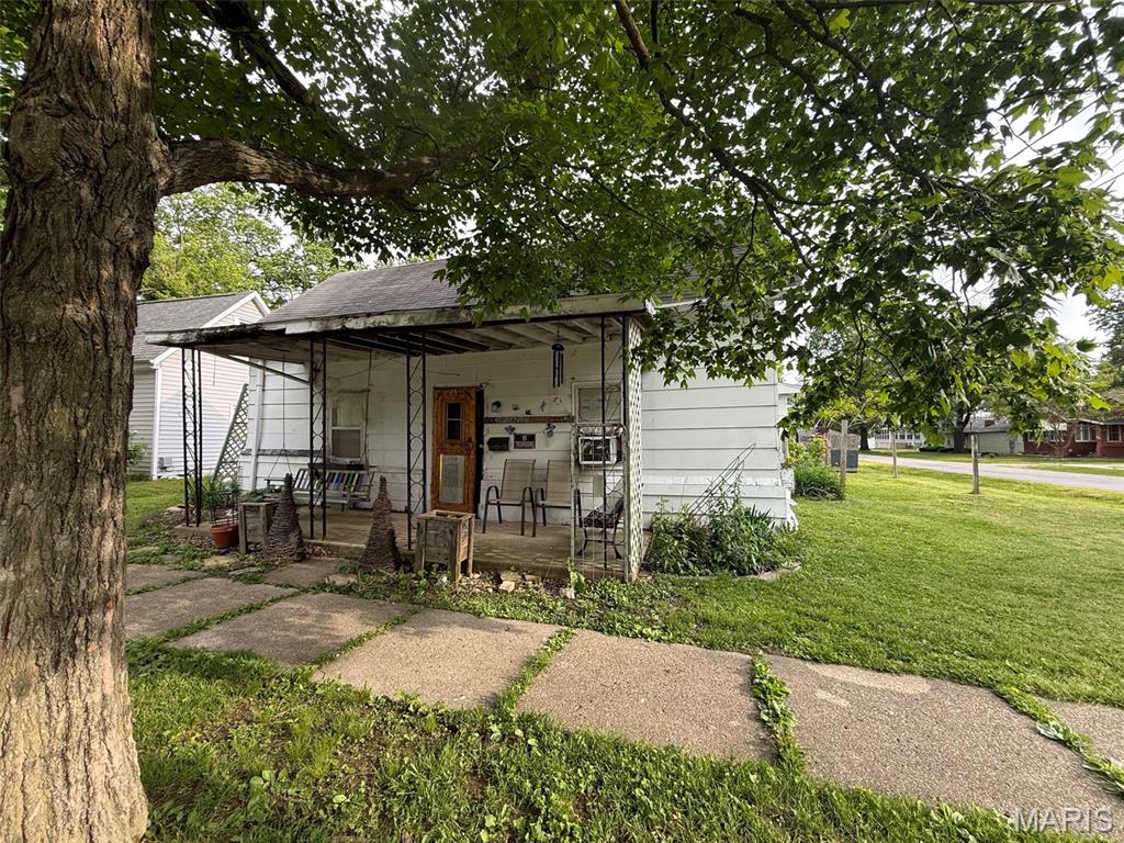 623 West Second Street St. Elmo, IL 62458 - Photo 1 of 8